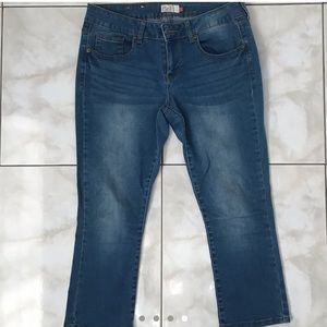 Women’s mid rise capri jeggings